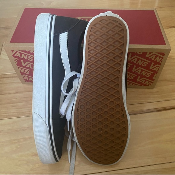 Black/White Vans women’s size 6.5 with box. - Picture 3 of 4